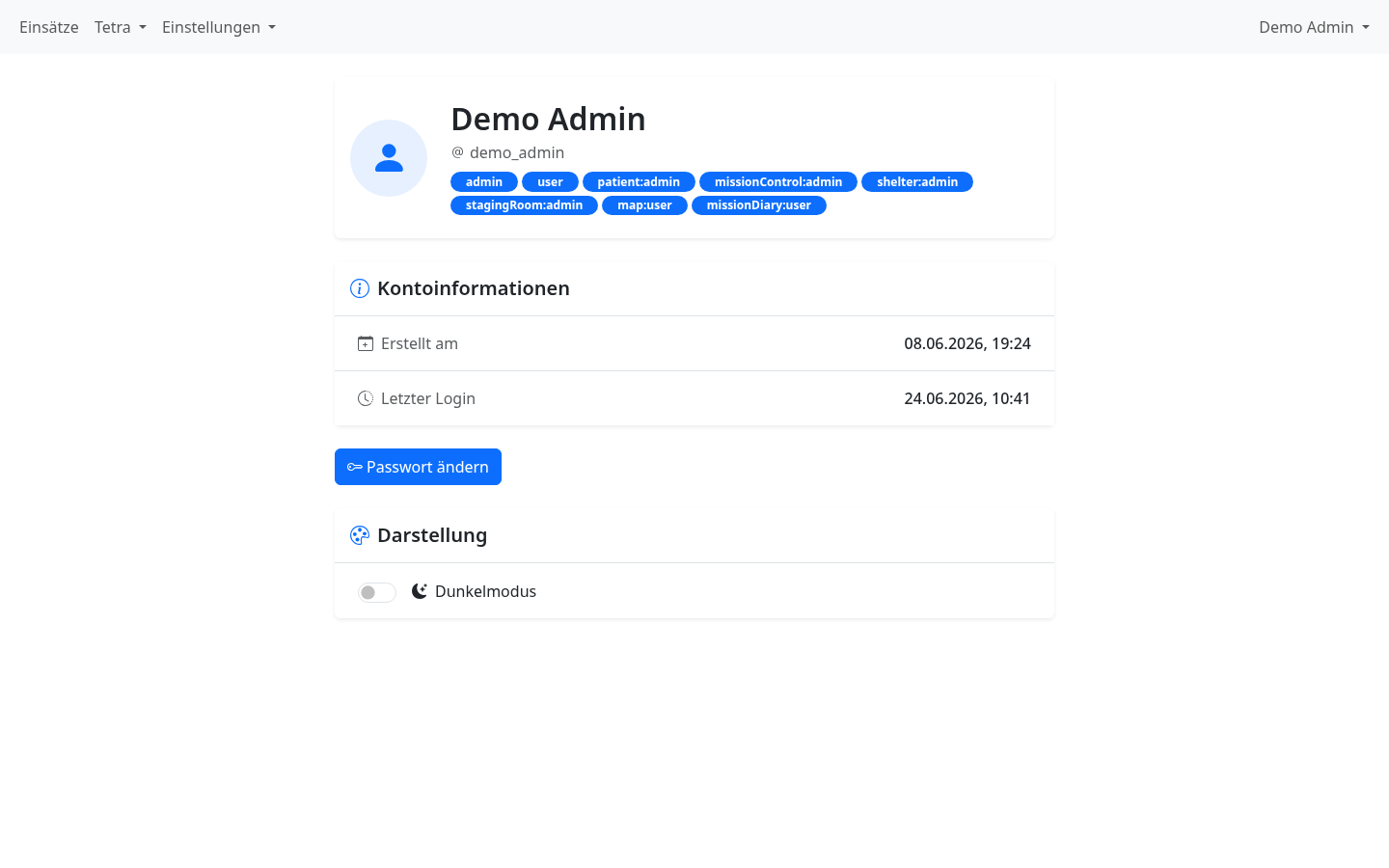 Profilseite mit Rollen-Badges, Kontoinformationen, E-Mail-Adresse-Karte und Dunkelmodus-Schalter